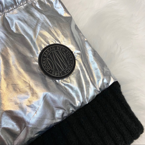 NEW DKNY Silver Quilted Puffer Scarf - Picture 3 of 6